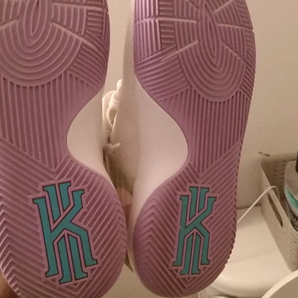 Kyrie 2s - Picture 4 of 4